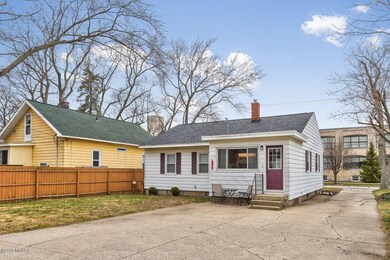 196 E 24th St, Holland, MI 49423-27