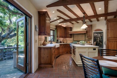 InformalDiningKitchen