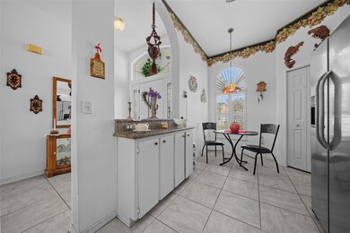Eat-in Kitchen
