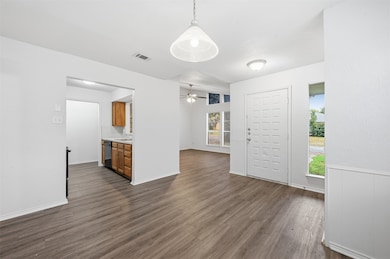 518 Guerin Dr, Arlington, TX 76012 - photo 4