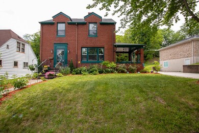 218 W 11th St (4)