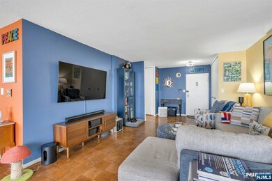 The Regency unit 17D, Fort Lee, NJ 07024 - photo 4