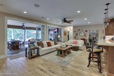07_06Living_Room_mls