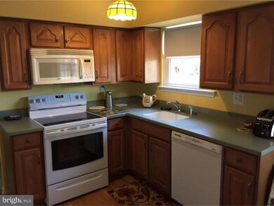 135 Mendham Dr, North Wales, PA 19454 - photo 5