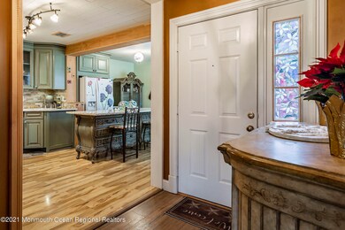 Foyer to Kitchen1