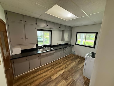 401 Bedal St, Walnut Grove, MN 56180 - photo 4