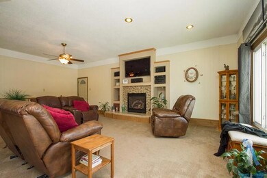 familyroom1_700
