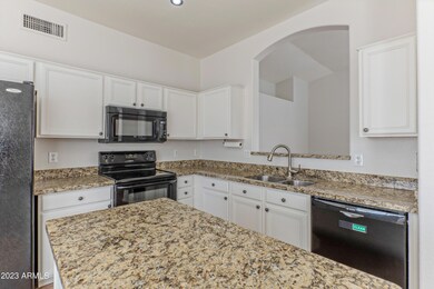 1638 N-010-011-Kitchen 3-MLS_Size