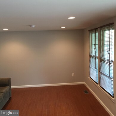 302 Shady Glen Dr, Capitol Heights, MD 20743 - photo 7