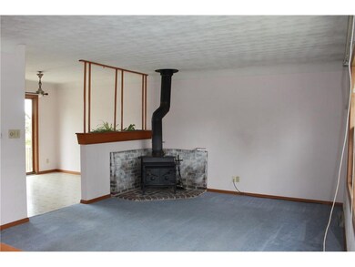 2401 Newport Dr SW, Cedar Rapids, IA 52404 - photo 4