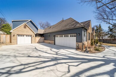 Above the single car garage is approx. 400 sq. fee