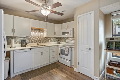 Kitchen w/pantry