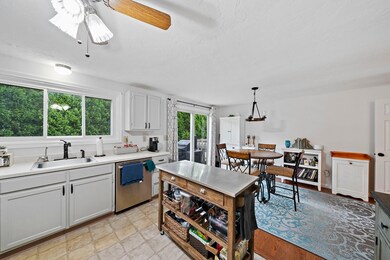 560 Bedford St unit E5, Abington, MA 02351 - photo 4
