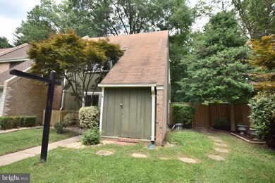 11122 Forest Edge Dr, Reston, VA 20190 - photo 2