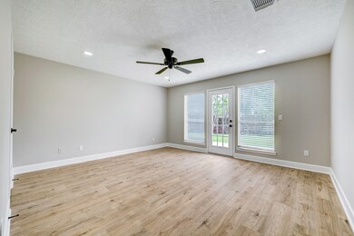 4001 Spring Branch Dr E, Pearland, TX 77584 - photo 7