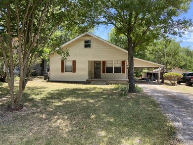 607 W Locust St, Whitewright, TX 75491 - photo 3