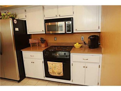 Kitchen. Built-in oven & microwave.