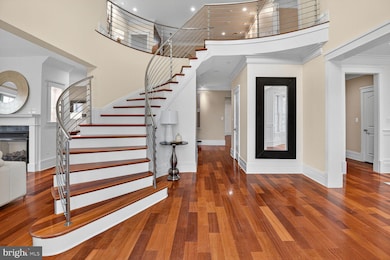 9715 Singleton Dr, Bethesda, MD 20817 - photo 3