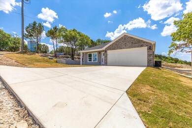 2410 Fox Ct, Granbury, TX 76048 - photo 2