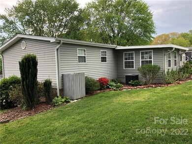 300 Meadowbrook Ct unit 18, Hendersonville, NC 28792 - photo 2