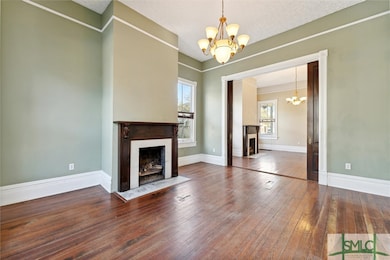 201 W 37th St, Savannah, GA 31401 - photo 4