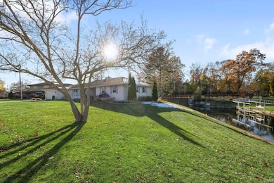 54865 Shorelane W, Elkhart, IN 46514 - photo 2