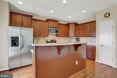 23218 Scholl Manor Way unit 1328, Clarksburg, MD 20871 - photo 2