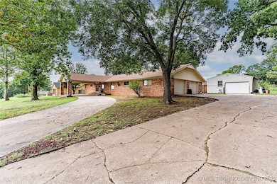 551 W 10th Ave, Bristow, OK 74010 - photo 2