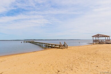 512 Marine Dr, Dunnsville, VA 22454 - photo 4