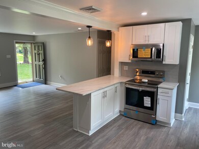 957 Manor Ln, Southampton, PA 18966 - photo 3