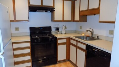 144 Hart St unit 10, Taunton, MA 02780 - photo 2