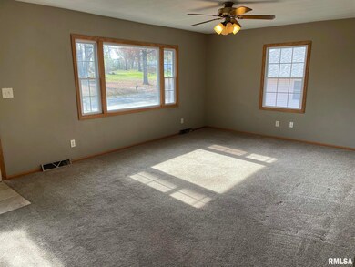 2806 W 47th St, Davenport, IA 52806 - photo 2