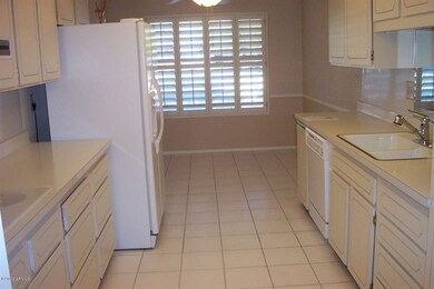 KITCHEN BREAKFAST AREA