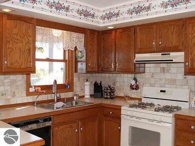 8568 E Lincoln Rd, Cedar, MI 49621 - photo 3