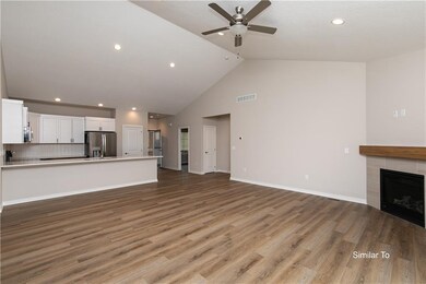 9816 Thorton Dr, Johnston, IA 50131 - photo 5