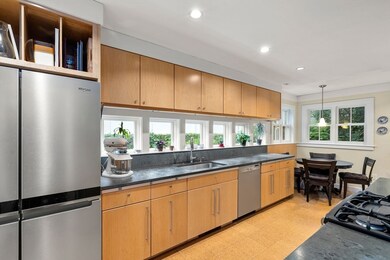 24 Aspen Ave, Auburndale, MA 02466 - photo 2