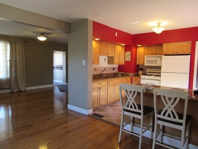 10131 Pelham St, Westchester, IL 60154 - photo 7