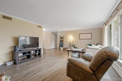 516 Meyer Ct, Aurora, IL 60506 - photo 7