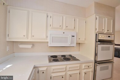 2432 Freetown Dr, Reston, VA 20191 - photo 3