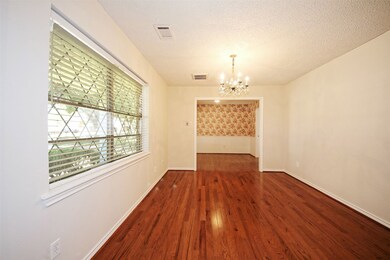 5607 Bent Bough Ln, Houston, TX 77088 - photo 5
