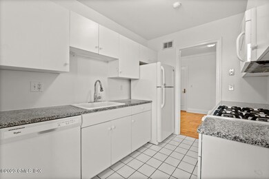 25 W Elm St unit 43, Greenwich, CT 06830 - photo 7
