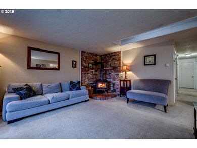 213 N Douglas St, Canby, OR 97013 - photo 6