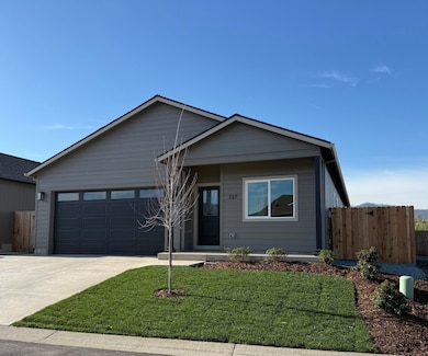 337 Quail Cir, Talent, OR 97540 - photo 2