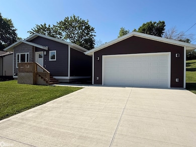 907 Broadway St, Audubon, IA 50025 - photo 2