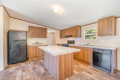 Kitchen with all appliances