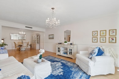 Spacious Living Dining