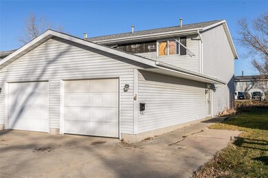 1280 Daleview Dr unit 4, Marion, IA 52302 - photo 2