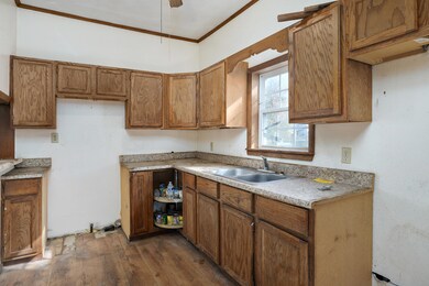 312 W Locust-10