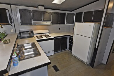 24 Avenue B, Burlington, VT 05408 - photo 3