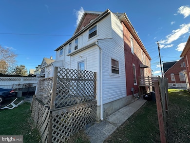 583 S 2nd St, Chambersburg, PA 17201 - photo 5